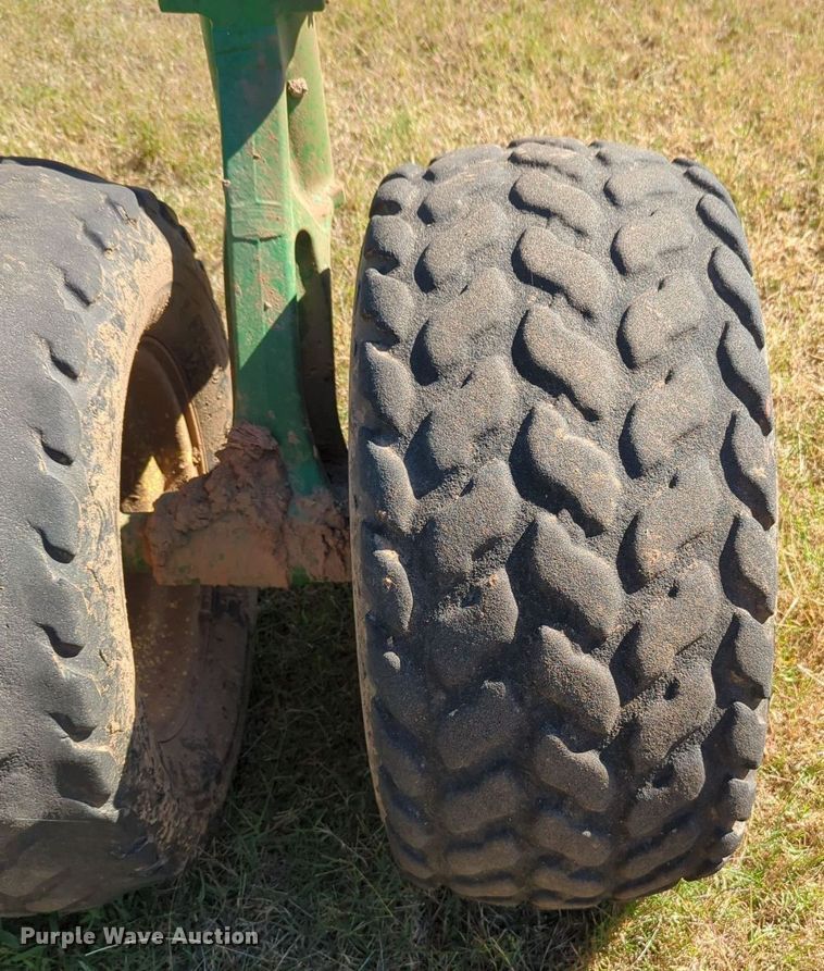 image for item OL9043 2007 John Deere 1890  air seeder