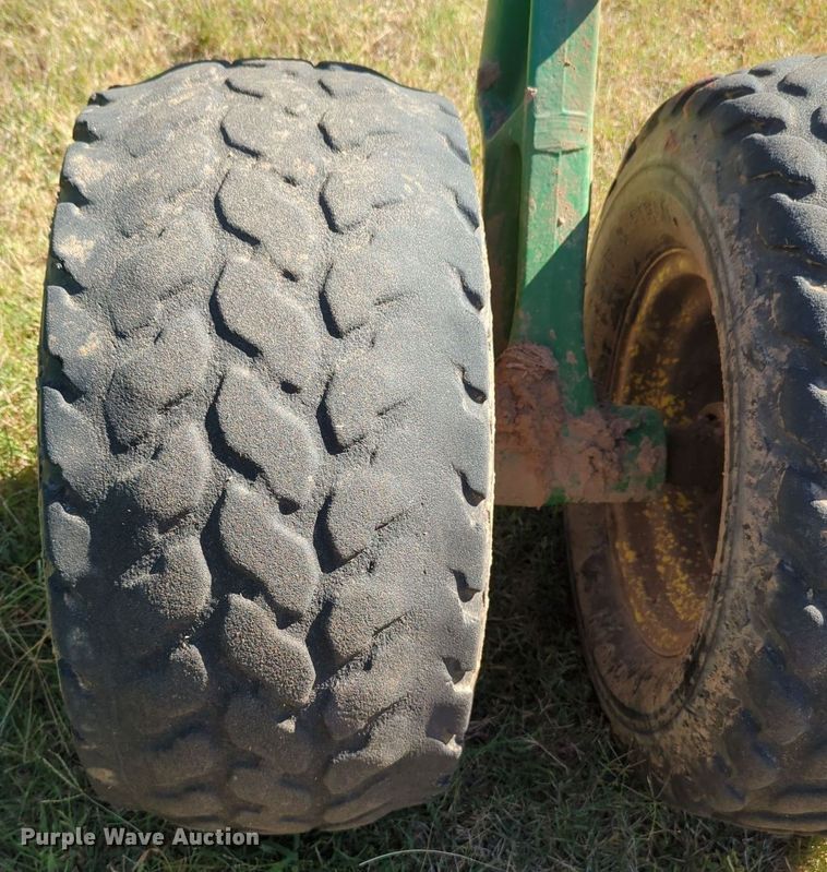 image for item OL9043 2007 John Deere 1890  air seeder