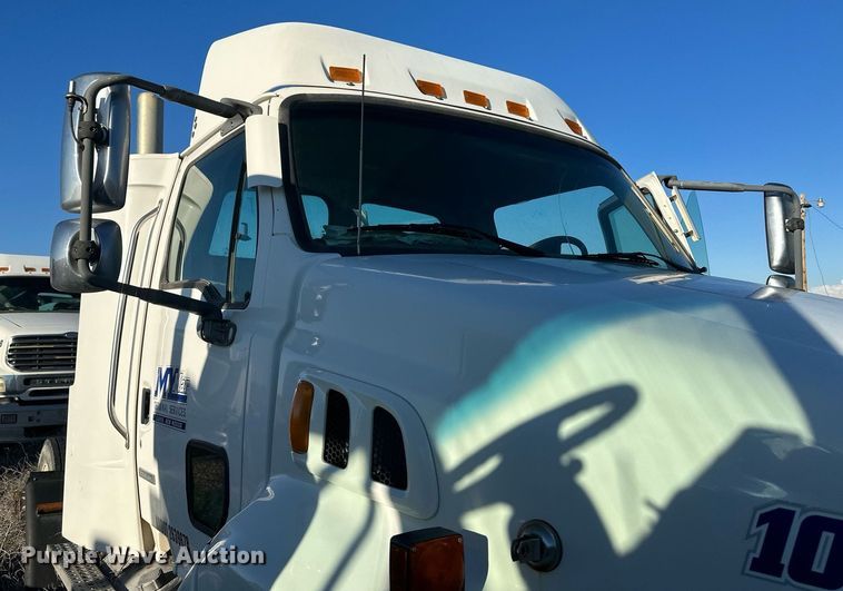 image for item DH1846 2007 Sterling AT9500  semi truck