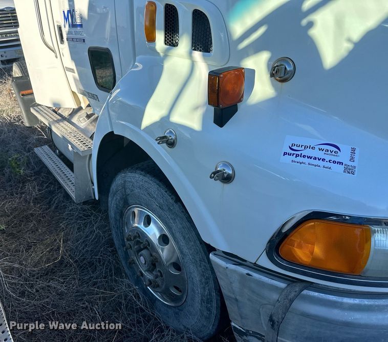 image for item DH1846 2007 Sterling AT9500  semi truck