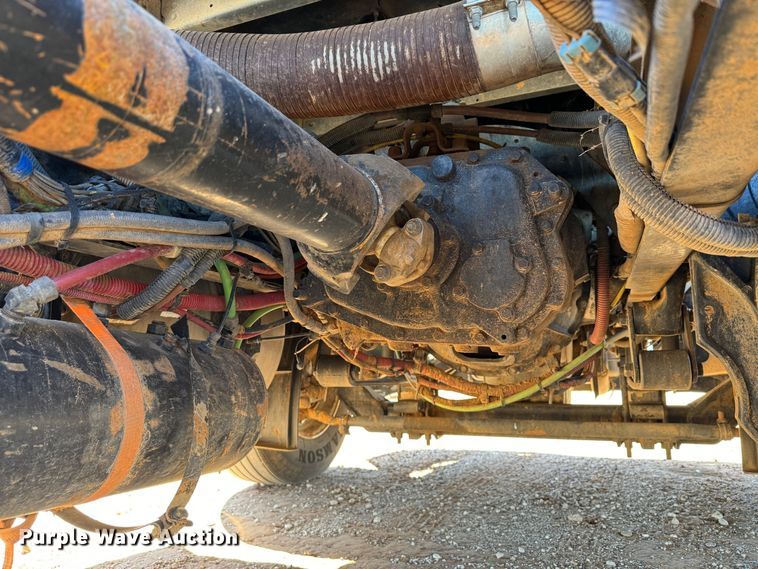 image for item DK2571 2005 Freightliner Columbia 120  semi truck