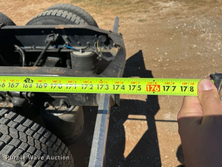 image for item DK2571 2005 Freightliner Columbia 120  semi truck