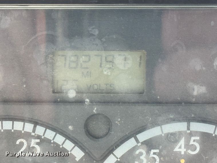 image for item DK2571 2005 Freightliner Columbia 120  semi truck