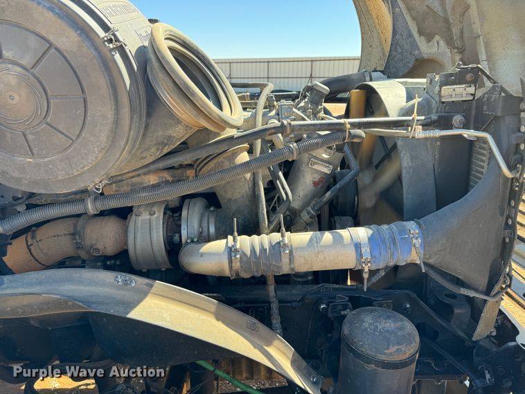 image for item DK2571 2005 Freightliner Columbia 120  semi truck