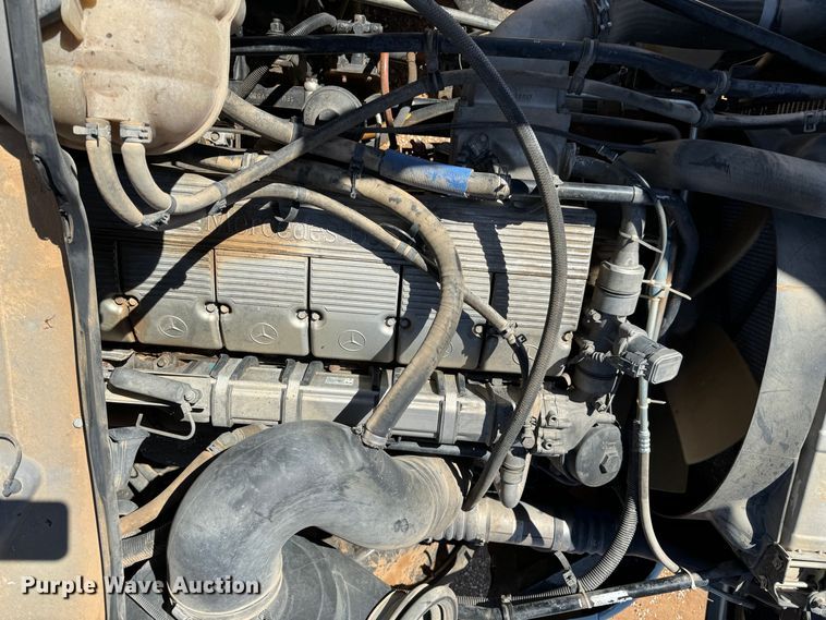 image for item DK2571 2005 Freightliner Columbia 120  semi truck