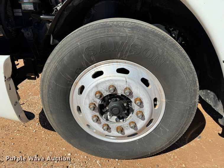 image for item DK2571 2005 Freightliner Columbia 120  semi truck