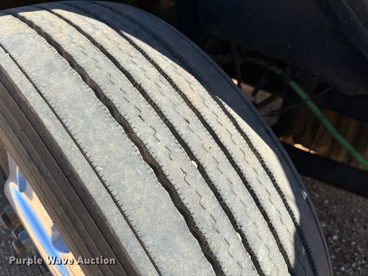 image for item DK2571 2005 Freightliner Columbia 120  semi truck