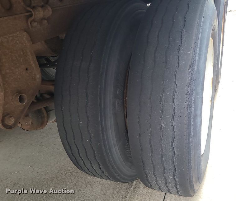 image for item DK4092 2000 Trailmobile  dry van trailer