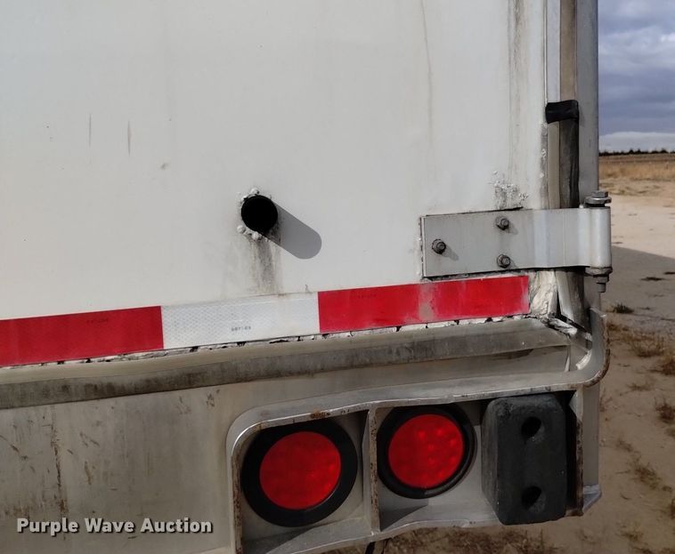 image for item DK8852 2008 Utility 4000D-X  dry van trailer