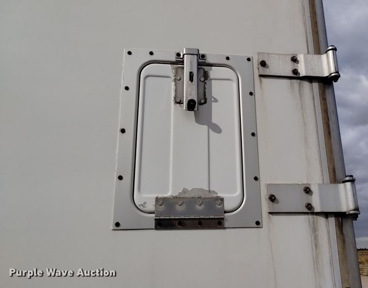 image for item DK8852 2008 Utility 4000D-X  dry van trailer