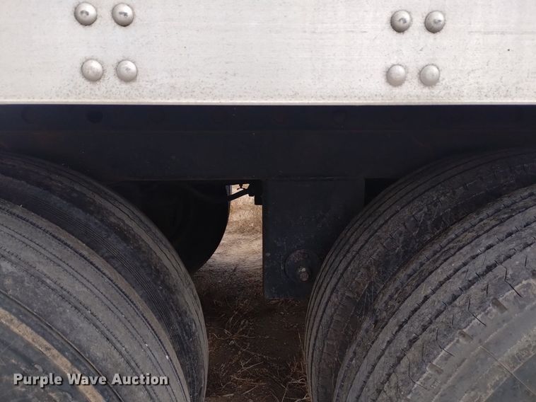 image for item DK8852 2008 Utility 4000D-X  dry van trailer