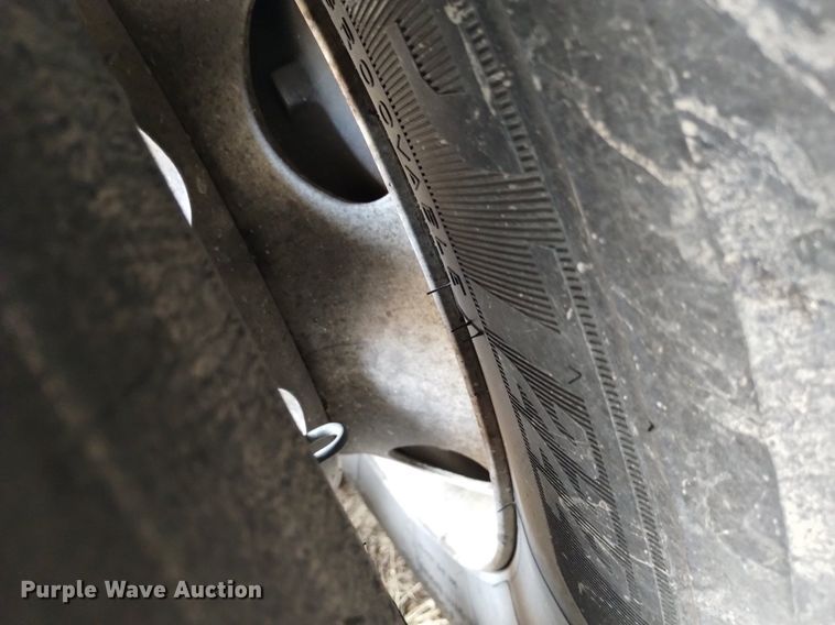 image for item DK8852 2008 Utility 4000D-X  dry van trailer