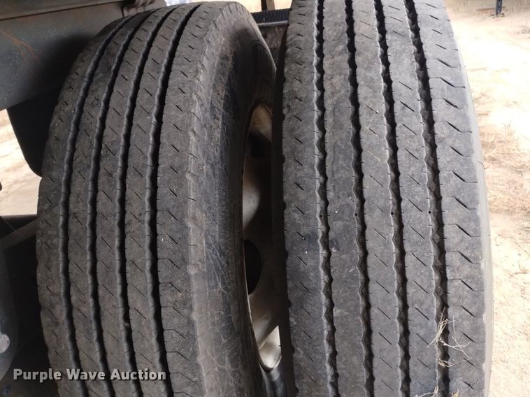 image for item DK8852 2008 Utility 4000D-X  dry van trailer