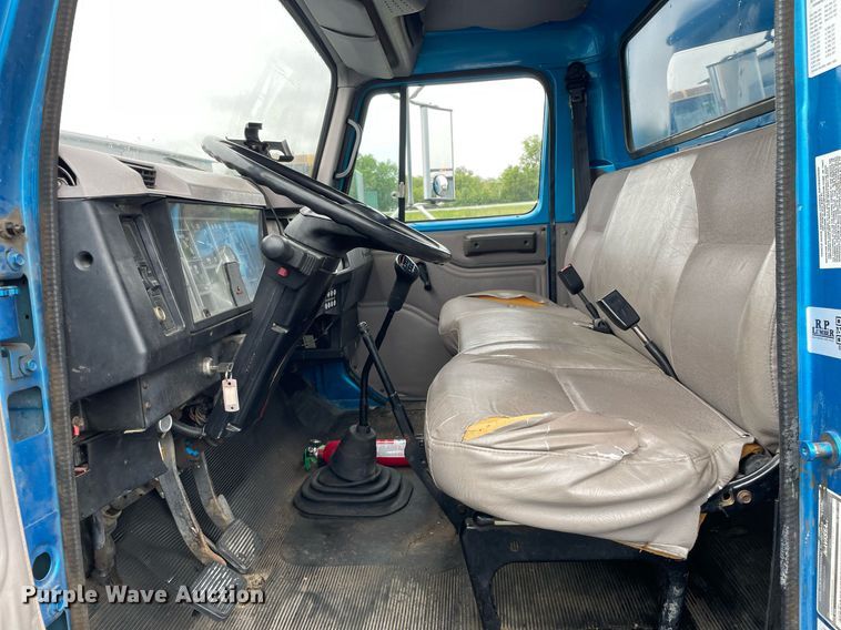 image for item DL3965 1998 International 4700  box truck