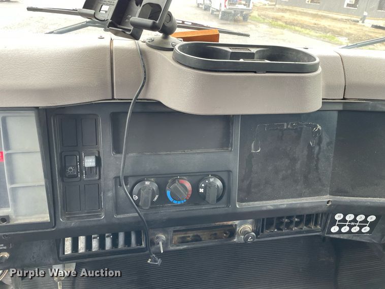 image for item DL3965 1998 International 4700  box truck