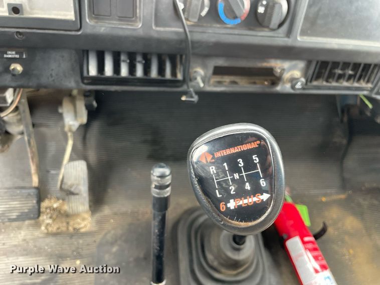 image for item DL3965 1998 International 4700  box truck