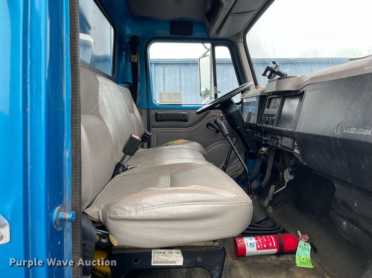 image for item DL3965 1998 International 4700  box truck