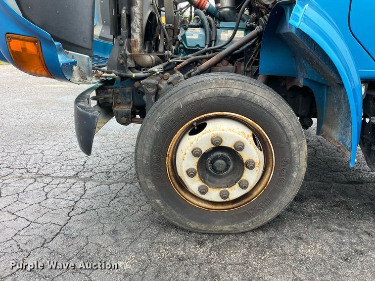 image for item DL3965 1998 International 4700  box truck