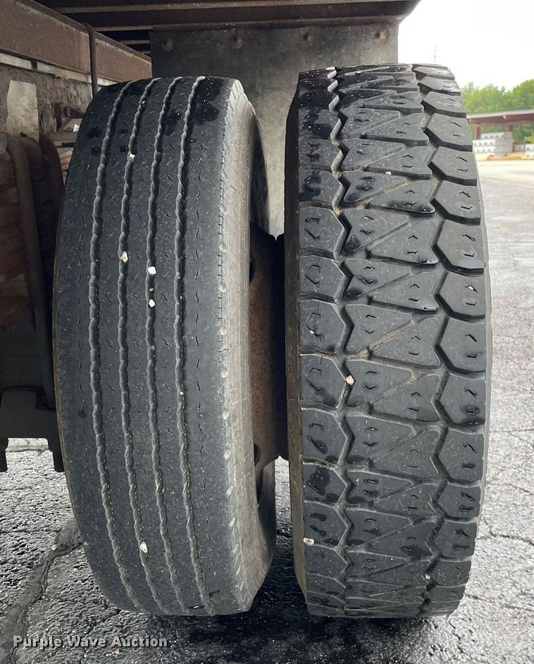 image for item DL3965 1998 International 4700  box truck