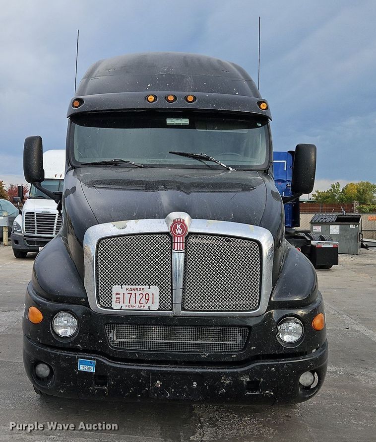 image for item DN7026 2006 Kenworth T2000  semi truck