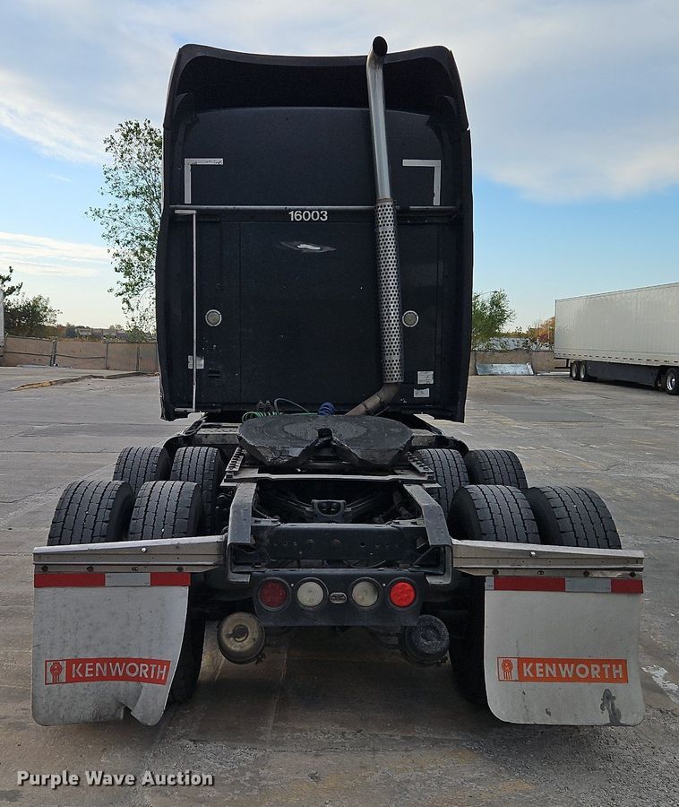 image for item DN7026 2006 Kenworth T2000  semi truck