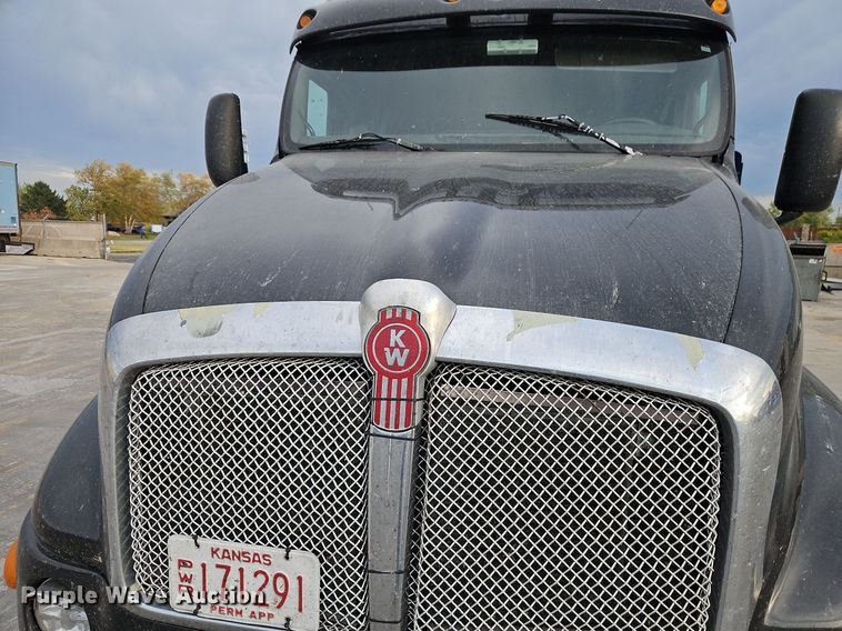 image for item DN7026 2006 Kenworth T2000  semi truck