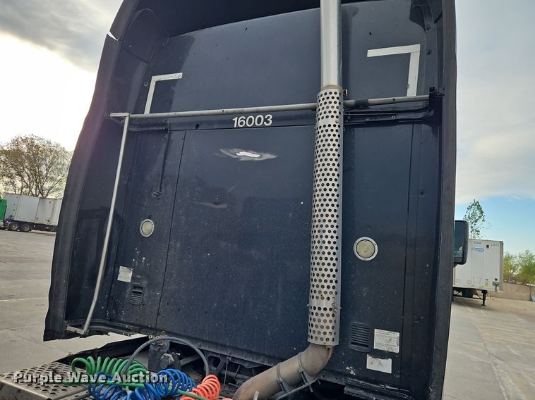 image for item DN7026 2006 Kenworth T2000  semi truck