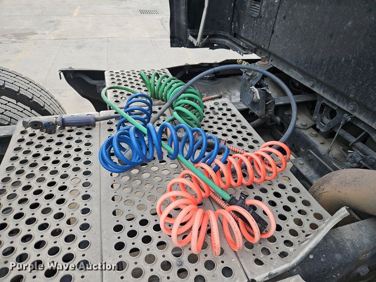 image for item DN7026 2006 Kenworth T2000  semi truck