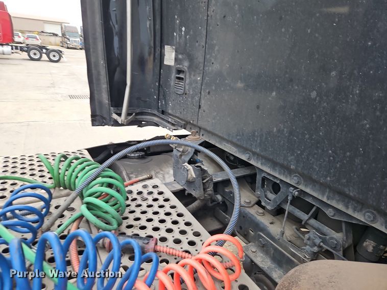 image for item DN7026 2006 Kenworth T2000  semi truck