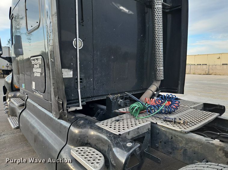 image for item DN7026 2006 Kenworth T2000  semi truck