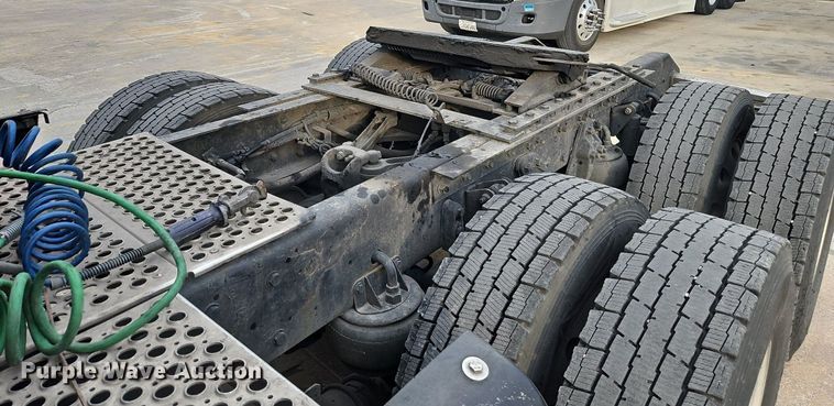 image for item DN7026 2006 Kenworth T2000  semi truck