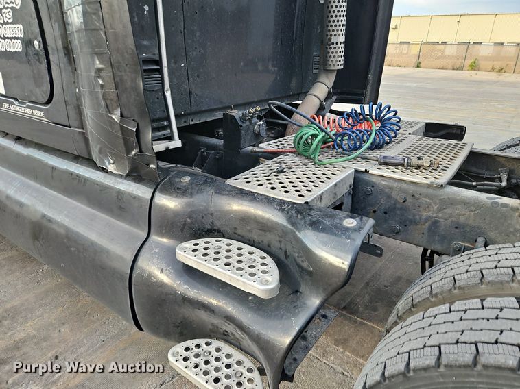 image for item DN7026 2006 Kenworth T2000  semi truck