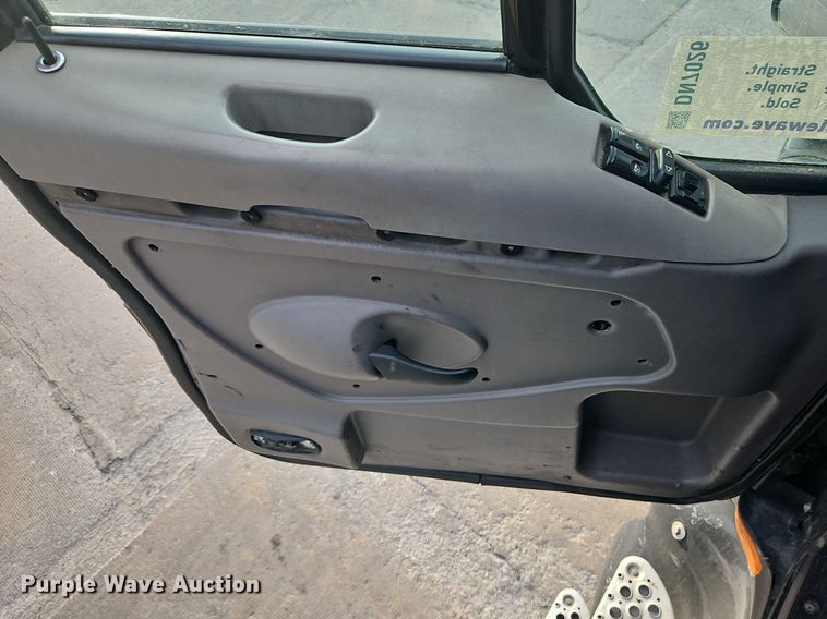 image for item DN7026 2006 Kenworth T2000  semi truck