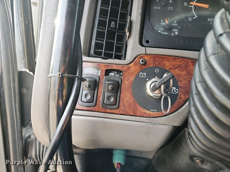 image for item DN7026 2006 Kenworth T2000  semi truck