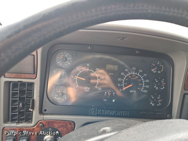 image for item DN7026 2006 Kenworth T2000  semi truck