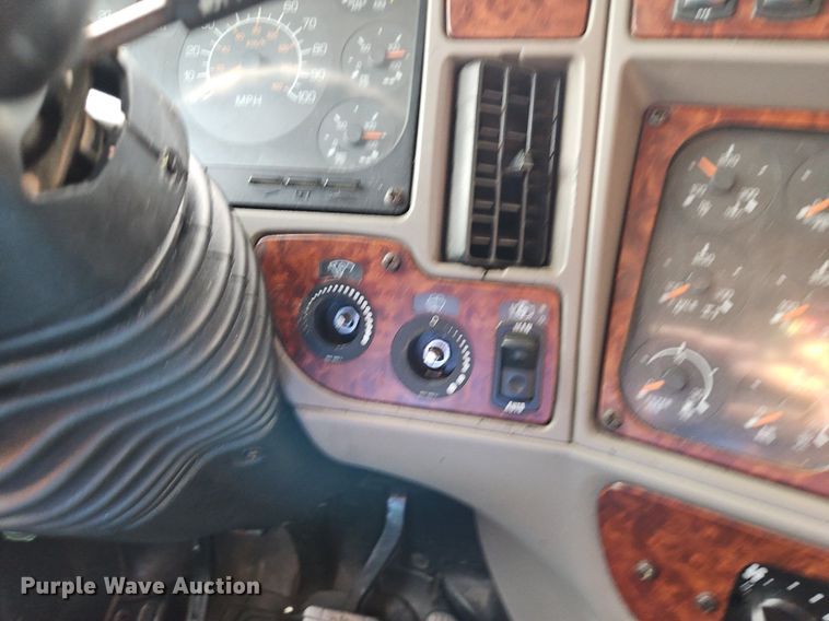 image for item DN7026 2006 Kenworth T2000  semi truck