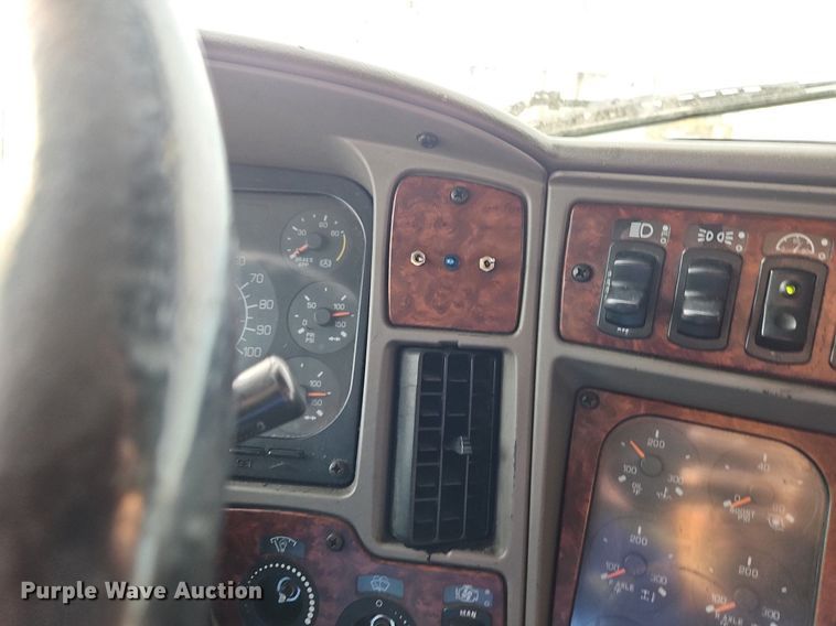 image for item DN7026 2006 Kenworth T2000  semi truck