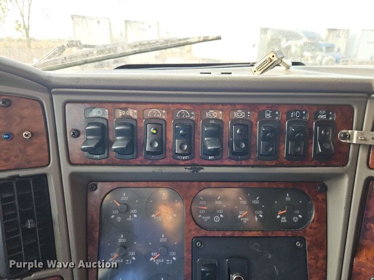 image for item DN7026 2006 Kenworth T2000  semi truck