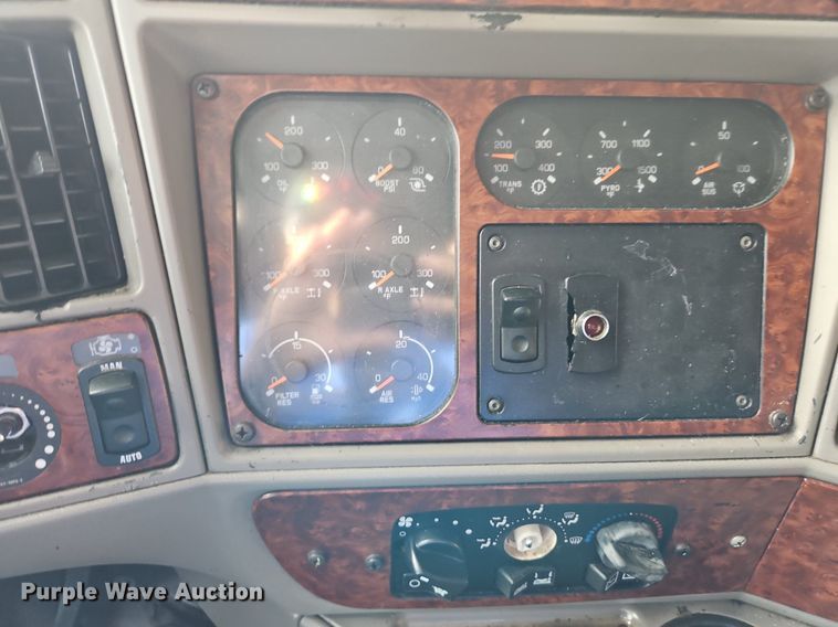 image for item DN7026 2006 Kenworth T2000  semi truck