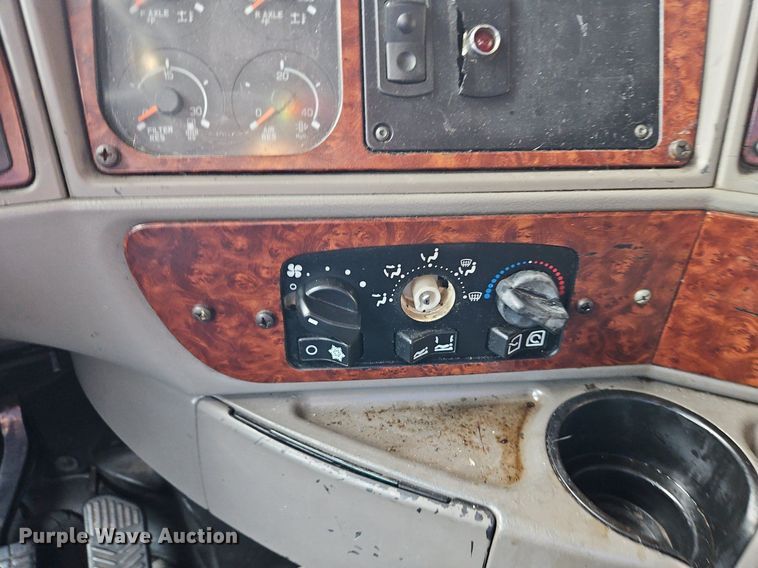 image for item DN7026 2006 Kenworth T2000  semi truck