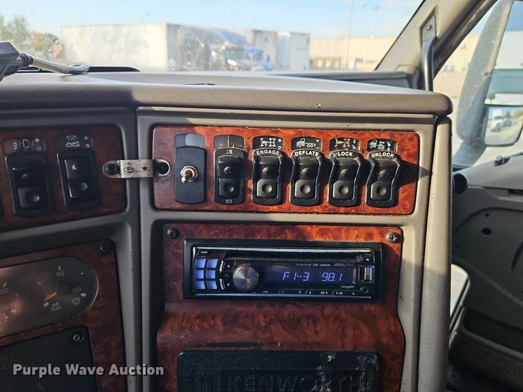 image for item DN7026 2006 Kenworth T2000  semi truck