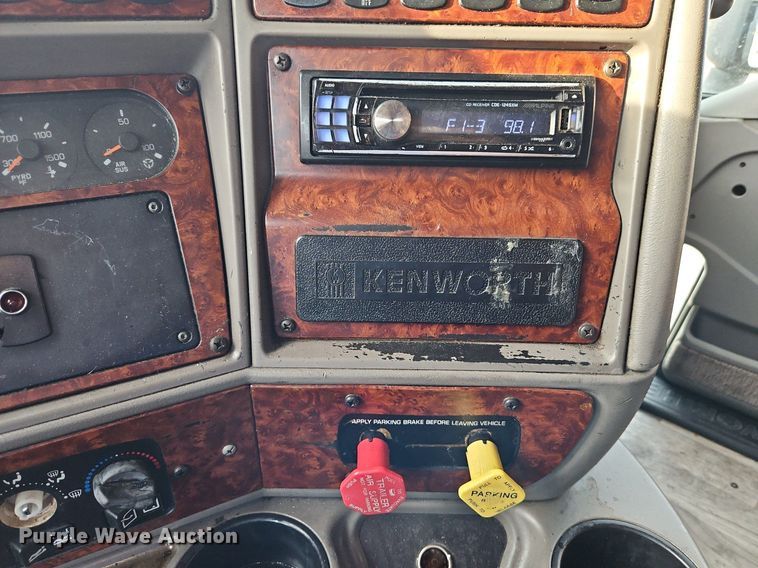 image for item DN7026 2006 Kenworth T2000  semi truck