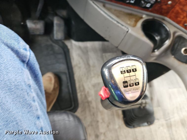 image for item DN7026 2006 Kenworth T2000  semi truck