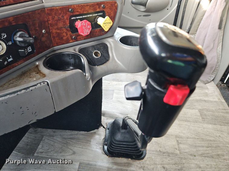 image for item DN7026 2006 Kenworth T2000  semi truck