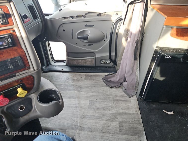 image for item DN7026 2006 Kenworth T2000  semi truck