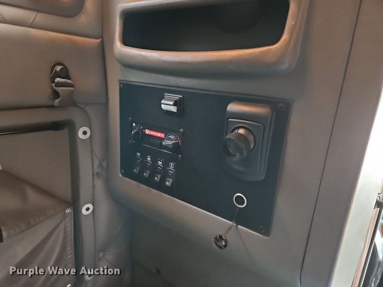 image for item DN7026 2006 Kenworth T2000  semi truck