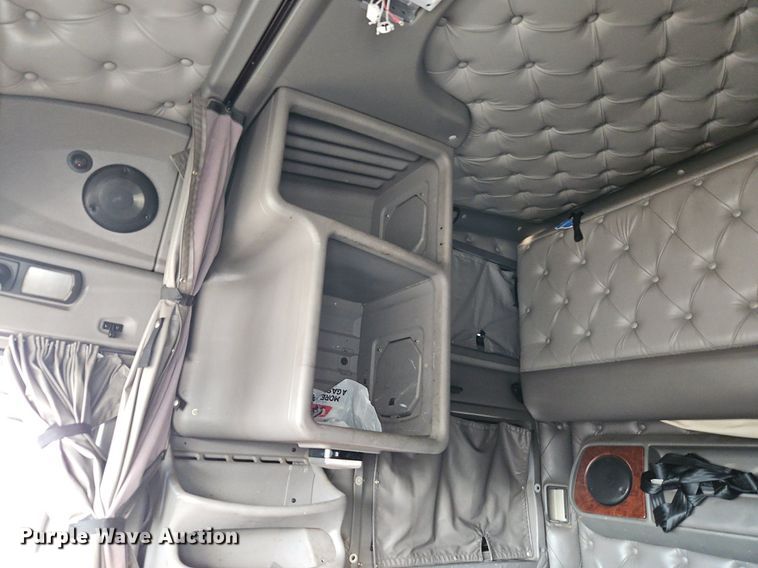 image for item DN7026 2006 Kenworth T2000  semi truck