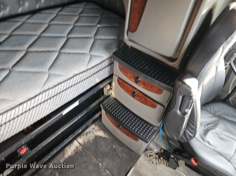 image for item DN7026 2006 Kenworth T2000  semi truck