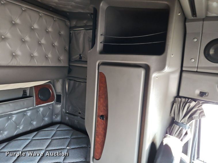 image for item DN7026 2006 Kenworth T2000  semi truck