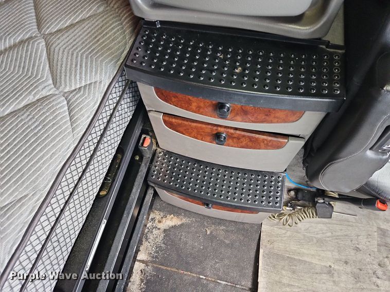 image for item DN7026 2006 Kenworth T2000  semi truck